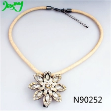 China leather rope crystal sex flower charmed necklace N90252 manufacturer