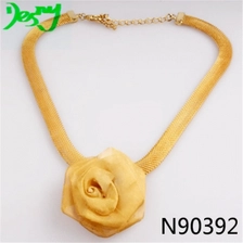 China meaningful rose pendant gold statement necklace N90392 manufacturer