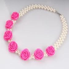 Çin rainbow colored plastic acrylic artificial hawaiian flower necklace N90154 üretici firma