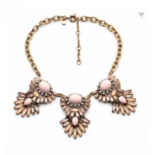 China 2018 Hot Selling Pink Resin Stone Pendant Necklace For Women Heart Necklace Fashion Jewelry Hersteller