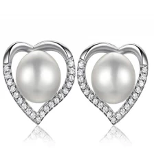 Cina 925 Sterling Silver Heart shaped  Earrings with Diamonds and Pearls for Woman produttore