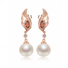 China 2017 Fashion designs wholesale new zinc alloy model gold plated pave diamond pearl earring for girls manufacturer