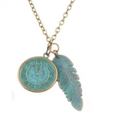 China Gold Alloy Vintage Style Leaf Clock Shape Pendant Necklace Wholesale Hersteller