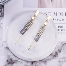 الصين High Quality 18K Gold Plating Long Hanging Earrings for Woman الصانع