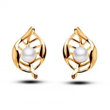 China High - grade pearl earrings hollow leaves female fashion gold stud earrings manufacturer