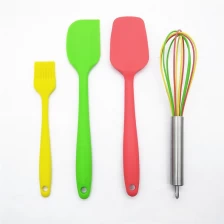 Chine Ensemble de spatule de cuisine de silicone de catégorie comestible de 4 morceaux, spatules de cuisine résistantes à la chaleur avec le noyau en métal fabricant