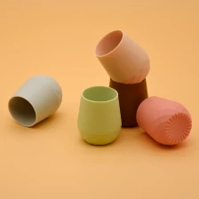 China Umweltfreundliche Kleinkind Sippy Cup Säuglinge Winzige Trinkbecher Tasse Easy to Halten Anti-Choke Design Silikon Babypasse Hersteller