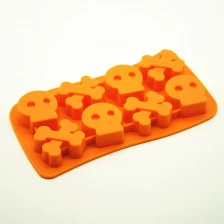 China Factory Direct 8 Cavity Halloween style Silicone ice Skull ands Crossbone Cube Mould manufacturer