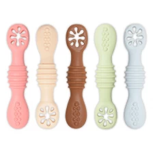 China Food Grade BPA Free Baby First Stage Zelfvoeding Werktuigen Sets Toddler Training Silicone Baby Lepels fabrikant