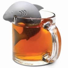 中国 批发可爱的鲨鱼硅胶灌肠器松散的茶叶浸泡器，鲨鱼茶浸泡器茶匙 制造商