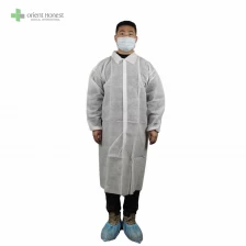 China Disposable White PP lab coat for laboratory wholesaler with FDA fabricante