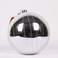 Chine Boule de décoration de Noël extérieure d’incassable en plastique grande taille fabricant