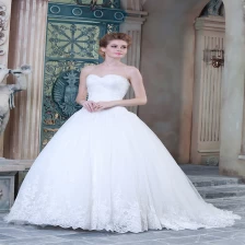 porcelana Vestido de la nueva llegada puro encaje blanco cariño apliques boda escote hace en China fabricante