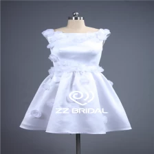 Chine Pure White bouchon de satin manches encolure fleurs à la main courte robe de soirée fabricant