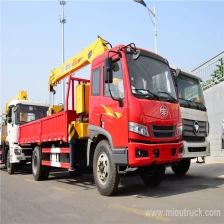 China Caminhão de 5 toneladas China FAW 4x2 novo guindaste venda montado fabricante