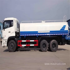 China Dongfeng 14700L caminhões de água fabricantes de porcelana aspersão de caminhão fabricante