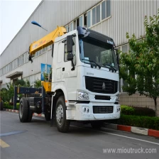 porcelana HOWO 4 X 2 8 ton camión de elevación montada surtidor de china de grúa con buena calidad para la venta fabricante