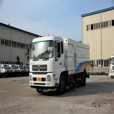 porcelana precio bajo con buena vehículo de rendimiento de la marca Dongfeng carretera GW 12495kg barrer con función de lavado fabricante