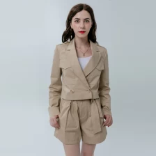 China Shorts casuais para senhoras com cós com babados fabricante