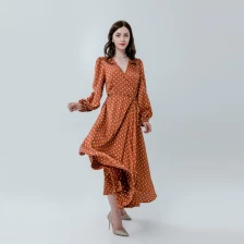 China Maxi-jurk met V-hals en lange pofmouwen fabrikant