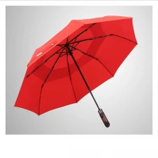China Het hete verkopen opvouwbare paraplu houten handvat automatisch openen en sluiten 3-voudige paraplu met carving logo fabrikant