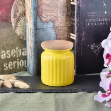 China 10 oz abóbora design amarelo cerâmico vela frascos com tampa de bambu fabricante