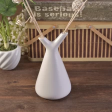 China 270ml White Glazed Ceramic Aromatic Diffuse Bottle with Deer Horn Shaped 2 Openings manufacturer
