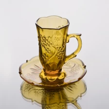 China Cor de chá de vidro clássico copo com placa de fundo fabricante