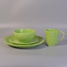 China Custom color ceramic dinner set with porcelain mug manufacturer