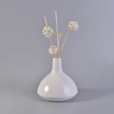 porcelana Botellas de difusor de caña de cerámica blanca de aroma decorativo fabricante