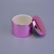 China Kundenspezifischer rosafarbener keramischer Kerze-Halter mit Deckel Hersteller
