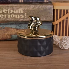 中国 哑光黑色陶瓷容器带有金色动物盖子 制造商