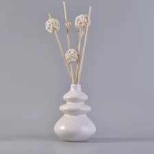 China Reed diffuser bottle semi porcelain decoration wholesale candle holder manufacturer