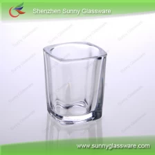 Chine En forme de verre à liqueur fabricant