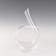 Chine Swan forme haute verre blanc artisanal carafe pour le vin fabricant