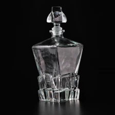 中国 带盖玻璃批发威士忌酒瓶 制造商