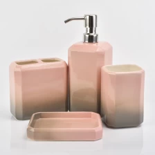 中国 家の装飾のためのセラミックピンクのバスルームアクセサリーセット メーカー
