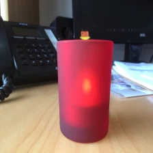 China Suporte de vela de vidro vermelho fosco com tampa fabricante