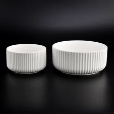China Cahaya Warna Ceramic Candle Jar dengan Reka Bentuk Strips pengilang