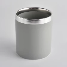 Cina portacandele in ceramica smaltata grigio chiaro con bordo superiore galvanizzato argento produttore