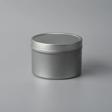 China wholesales tin candle containers manufacturer