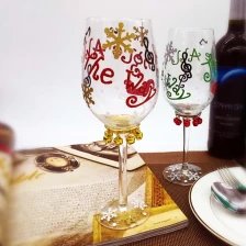 China Benutzerdefinierte Muster von Hand bemalt Weihnachtsbaum Weingläser Großhandel Hersteller