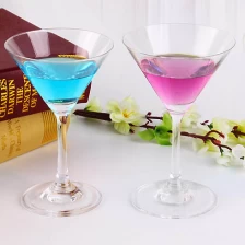 China tipos elegantes e requintados de copos de martini, fornecedor tamanho taça de martini padrão fabricante