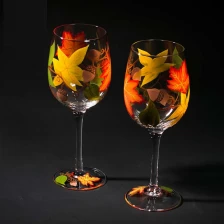 China copos de vinho Funky dos copos de vinho pintura a mão e fornecedor personalizado copos de vinho pintado fabricante