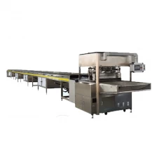 الصين Cheap Price Automatic 600MM Chocolate Enrobing Line Chocolate Coating Machine الصانع