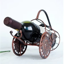 Chine Antique Rocking Car Design Wine Rack affichage Wine Holder stand fabricant