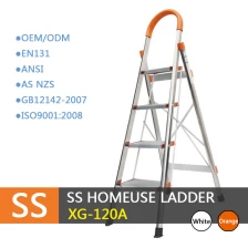 China Xingon Edelstahl den Heimgebrauch Step Ladder mit bequemen Geländer en131 Hersteller