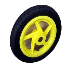 Chine Dernières production abrasion de haute qualité bons pneus preuve roue droite de caoutchouc solide pneus nouvelle airless fabricant