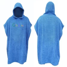 China Toalha feita sob encomenda do poncho da praia do logotipo que muda a toalha da veste com capa fabricante