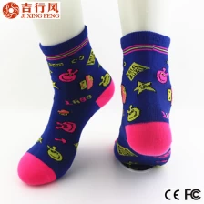 Chine Meilleure usine de chaussettes professionnelles Chine, personnalisés différents modèles de chaussettes Dame fashion fabricant